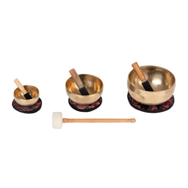 Singing bowl set with three bowls, beaters and cushions