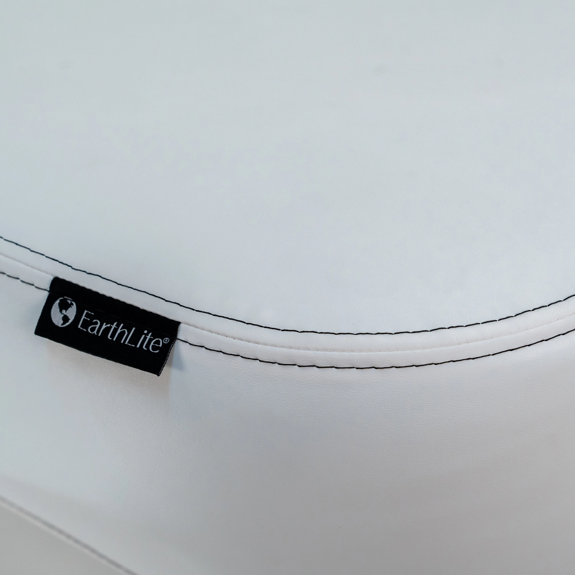 Ellora_LX_-_Stitching,_Corner_2